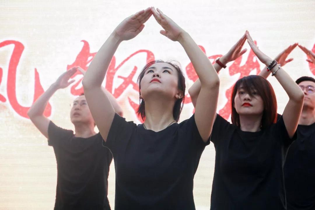 林凤钢铁团展示