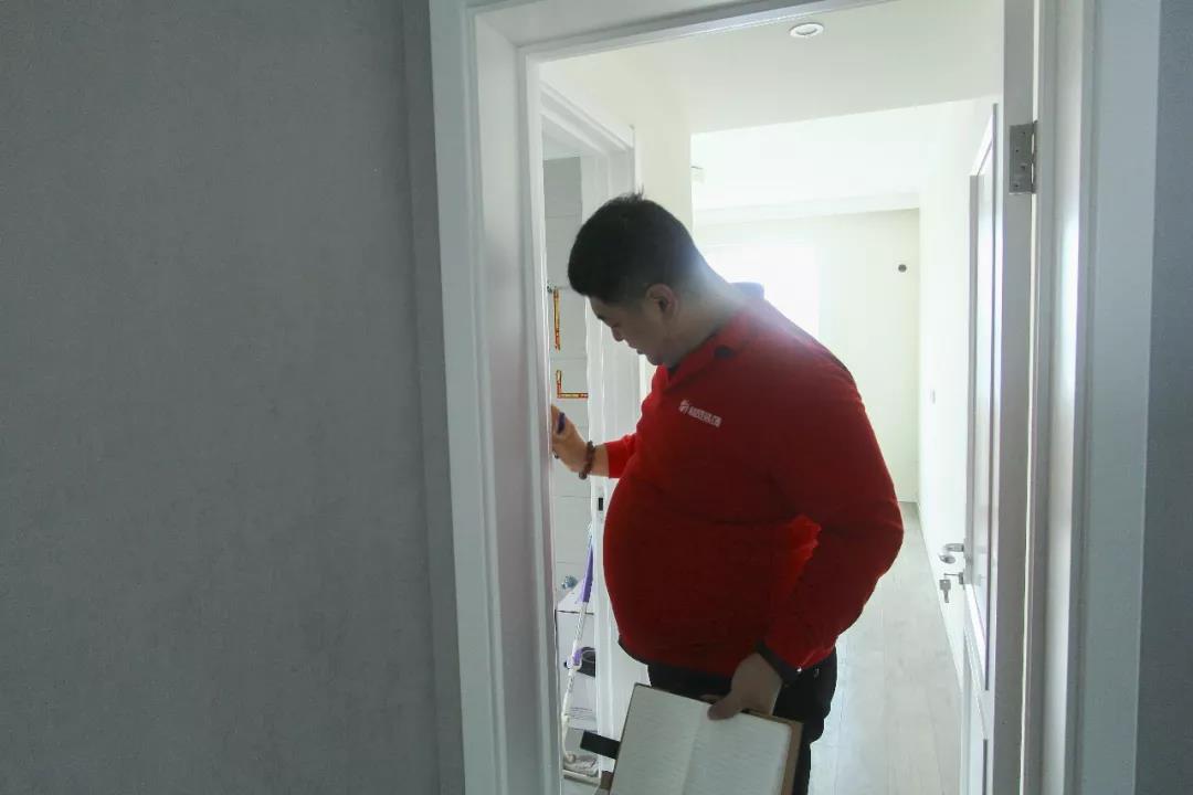 林凤装饰免费检测门窗、五金