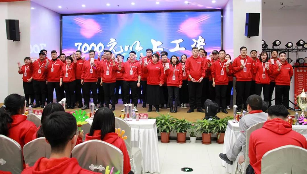 林凤装饰11月总结会7000元以上工资发放环节