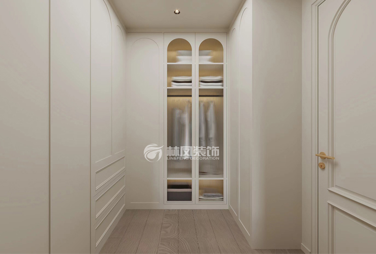 新世界卓铸-270平-轻法风格-衣帽间.jpg